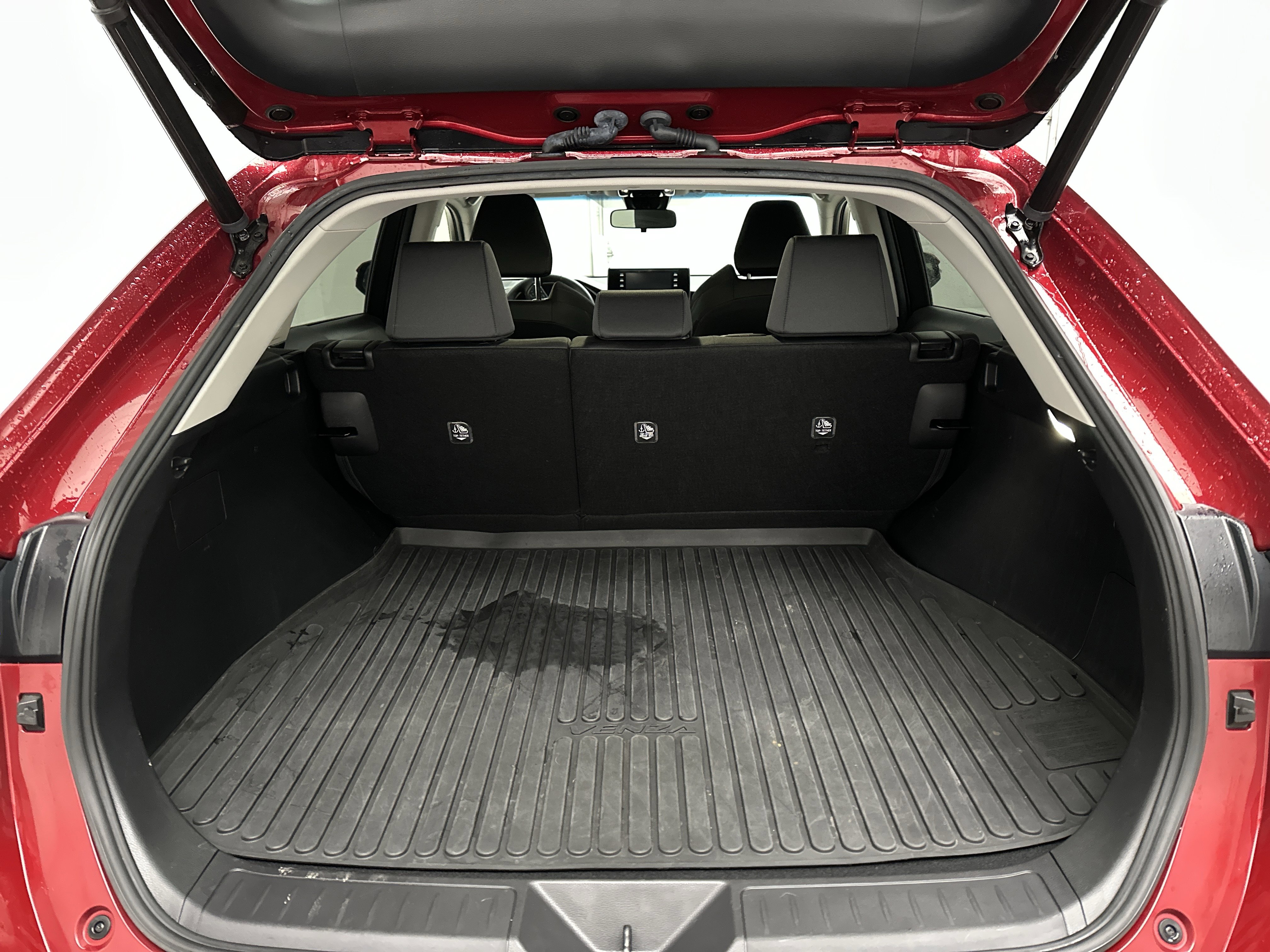 Used 2022 Toyota Venza LE image 15