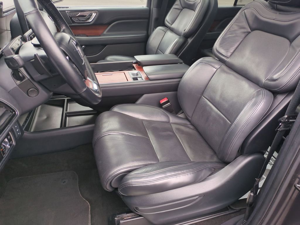 Used 2023 Lincoln Navigator Reserve AWD/4WD image 16