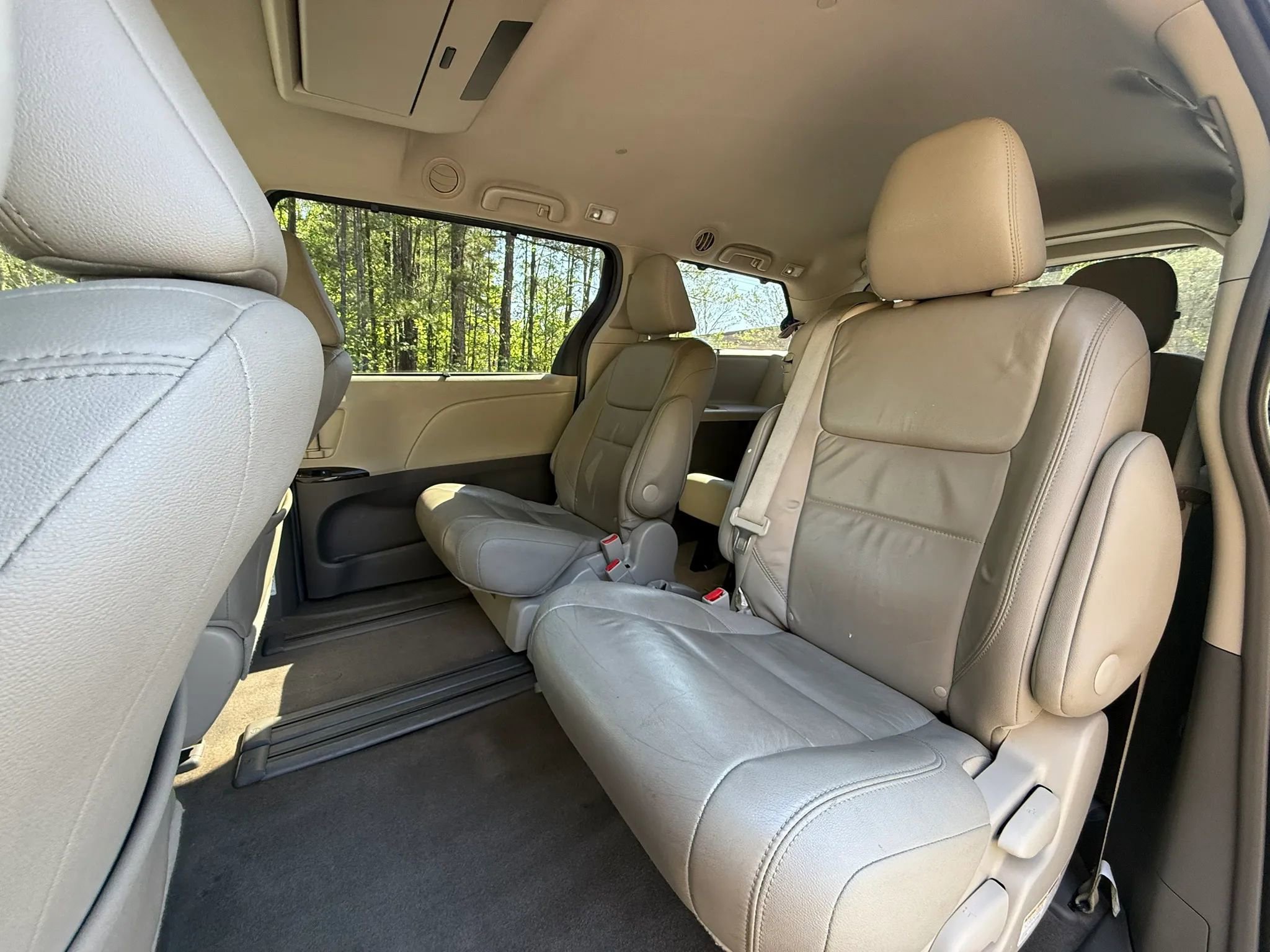 Used 2016 Toyota Sienna XLE Premium FWD image 14