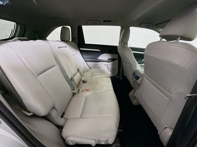 Used 2019 Toyota Highlander LE image 26