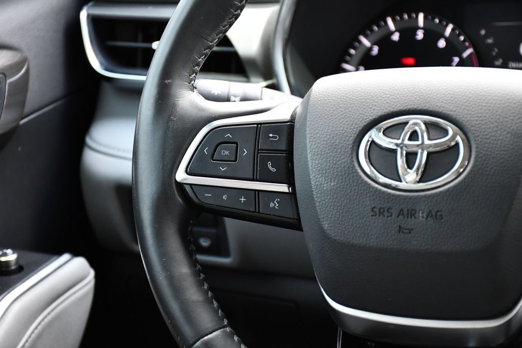 Used 2021 Toyota Highlander Limited AWD/4WD image 25