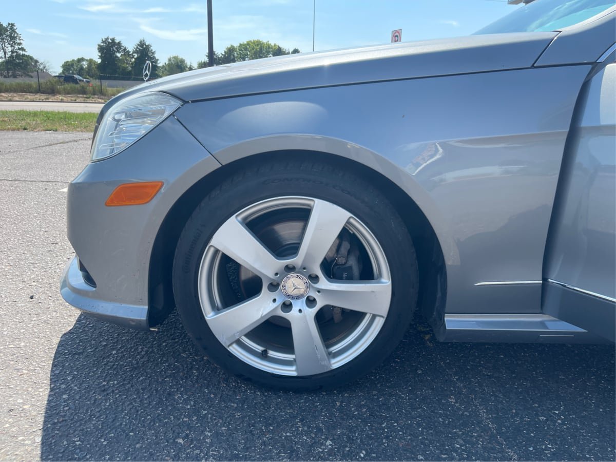 Used 2010 Mercedes-Benz E 350 4MATIC Sedan image 21