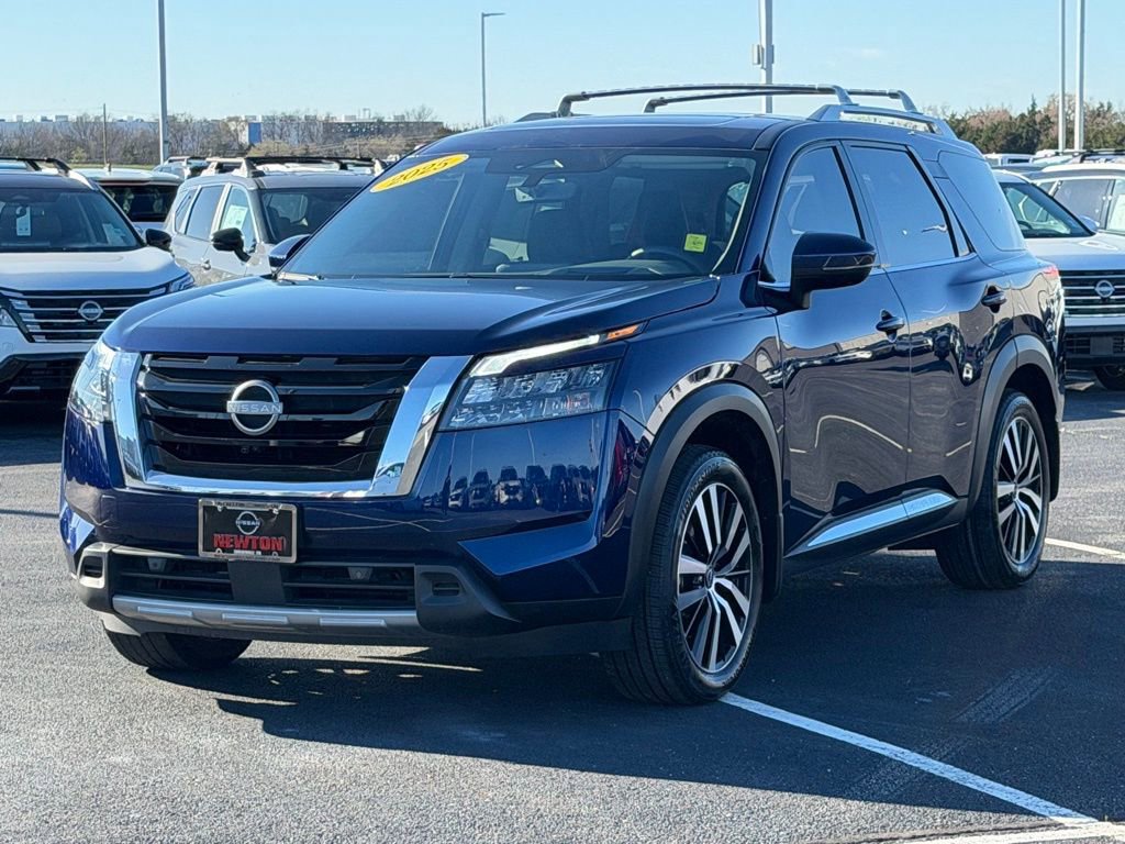Used 2025 Nissan Pathfinder Platinum image 9