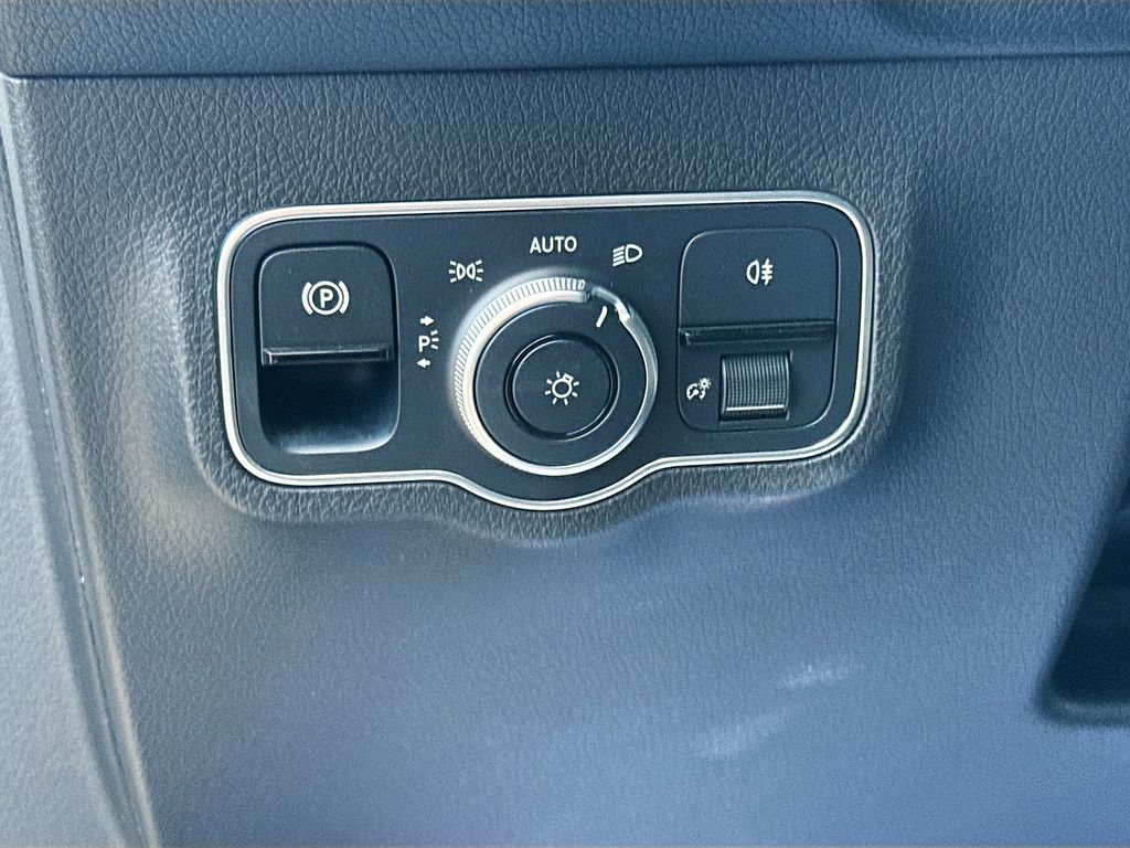 Used 2023 Mercedes-Benz GLB 250 image 10