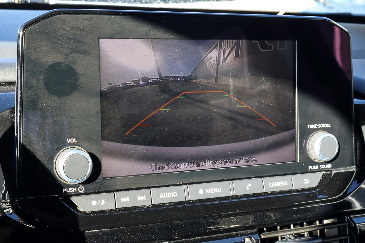 Used 2025 Nissan Pathfinder SV image 12