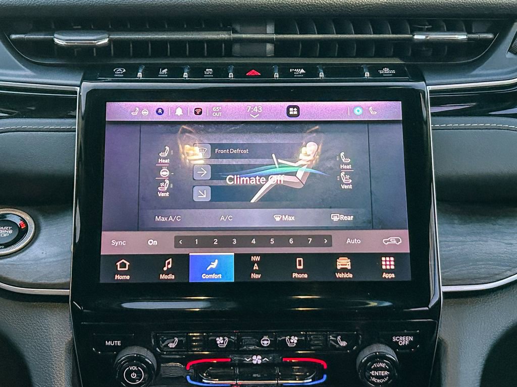 Used 2023 Jeep Grand Cherokee Limited w/ Luxury Tech Group II AWD/4WD image 18
