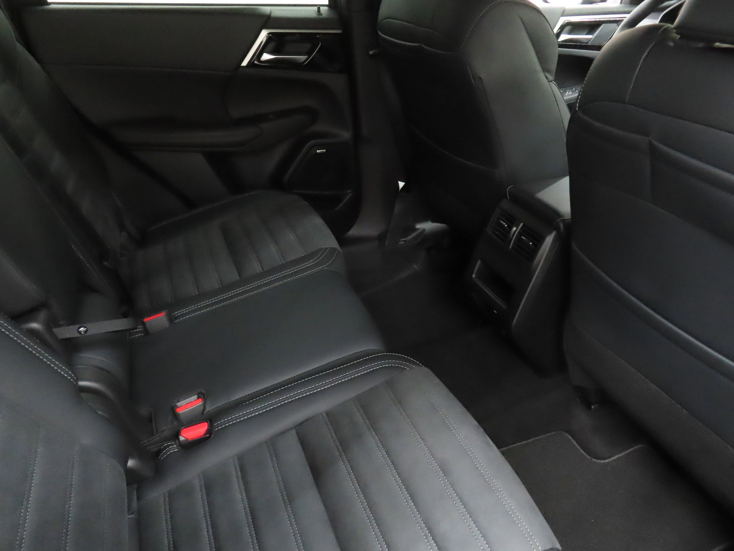 New 2026 Mitsubishi Outlander LE image 23