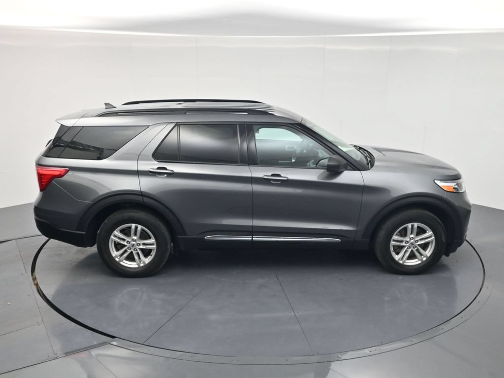 Used 2023 Ford Explorer XLT AWD/4WD image 40