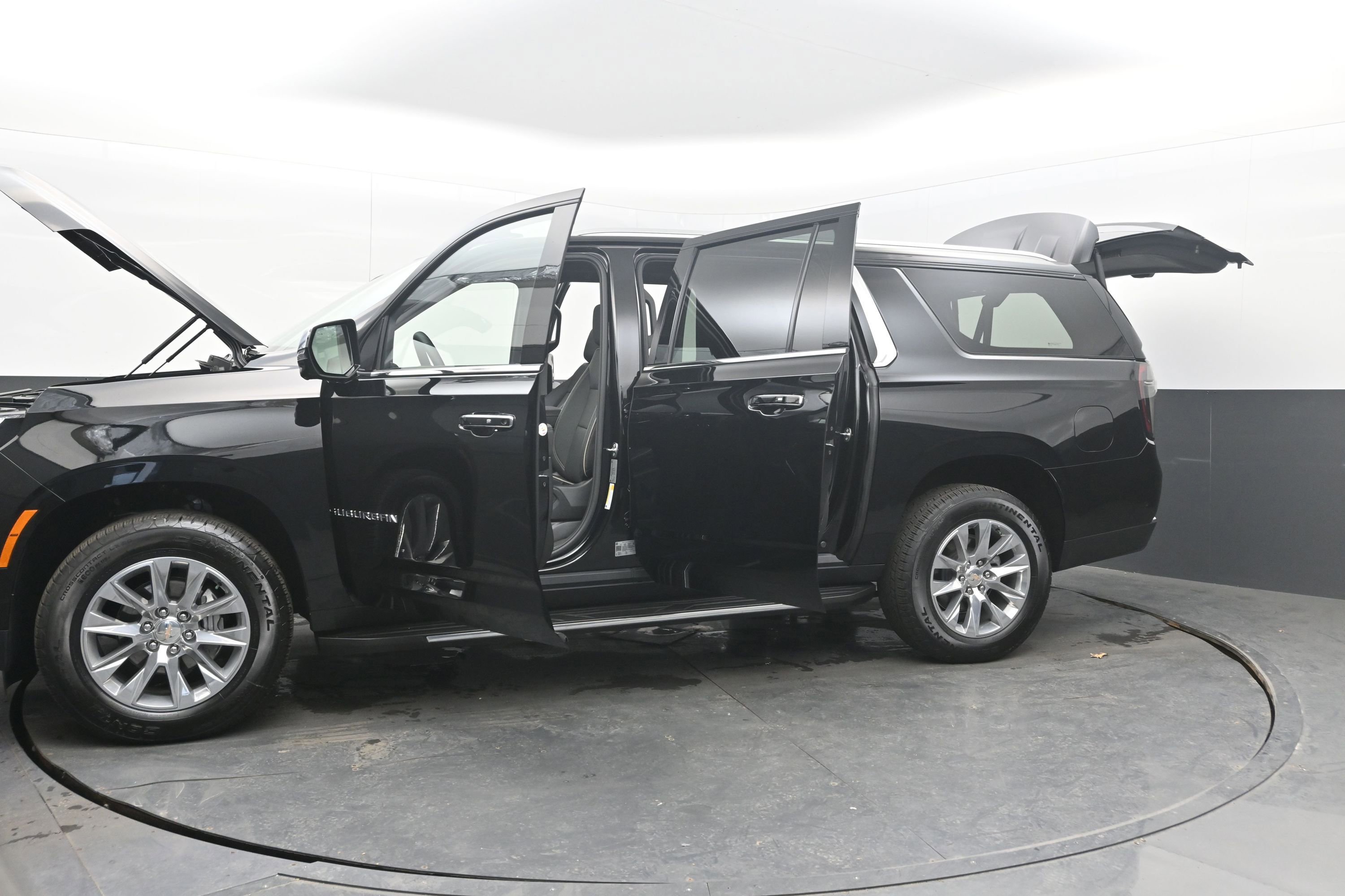 New 2026 Chevrolet Suburban Premier w/ Sun And Tow Package AWD/4WD image 42
