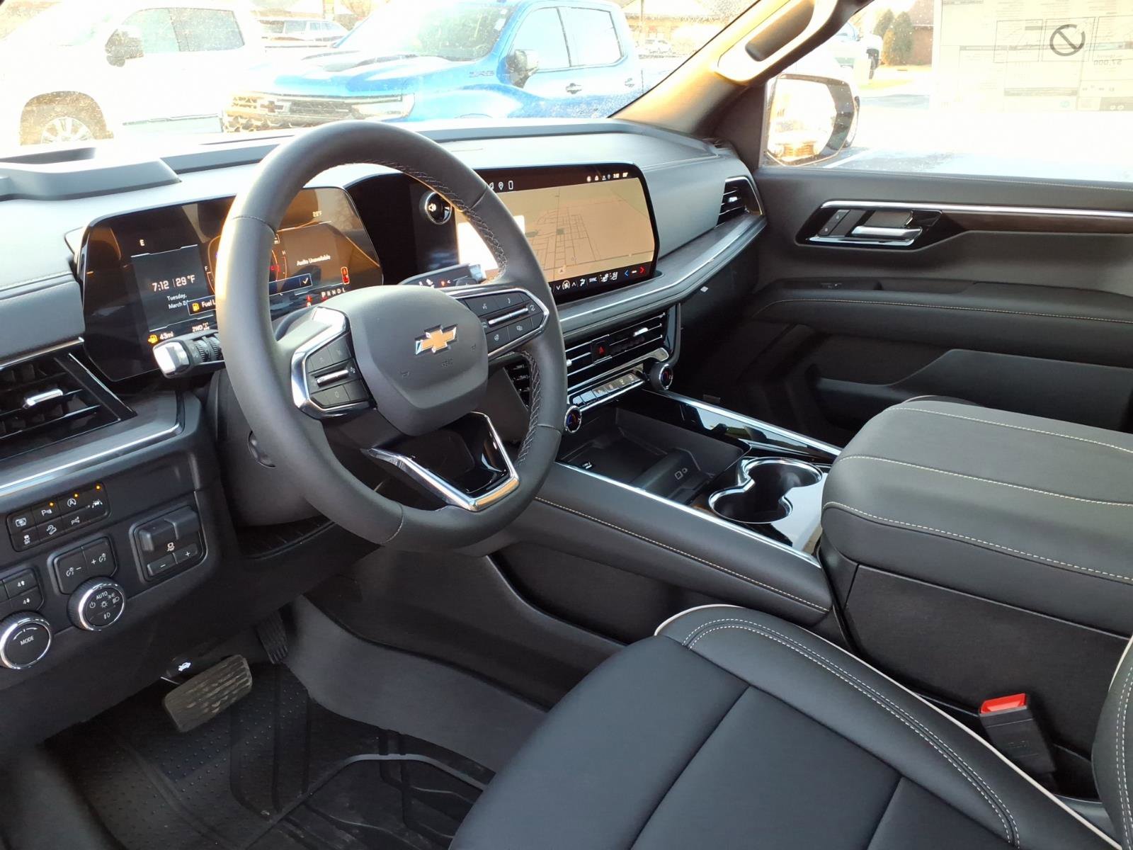 New 2026 Chevrolet Suburban Premier w/ Sun And Tow Package AWD/4WD image 5