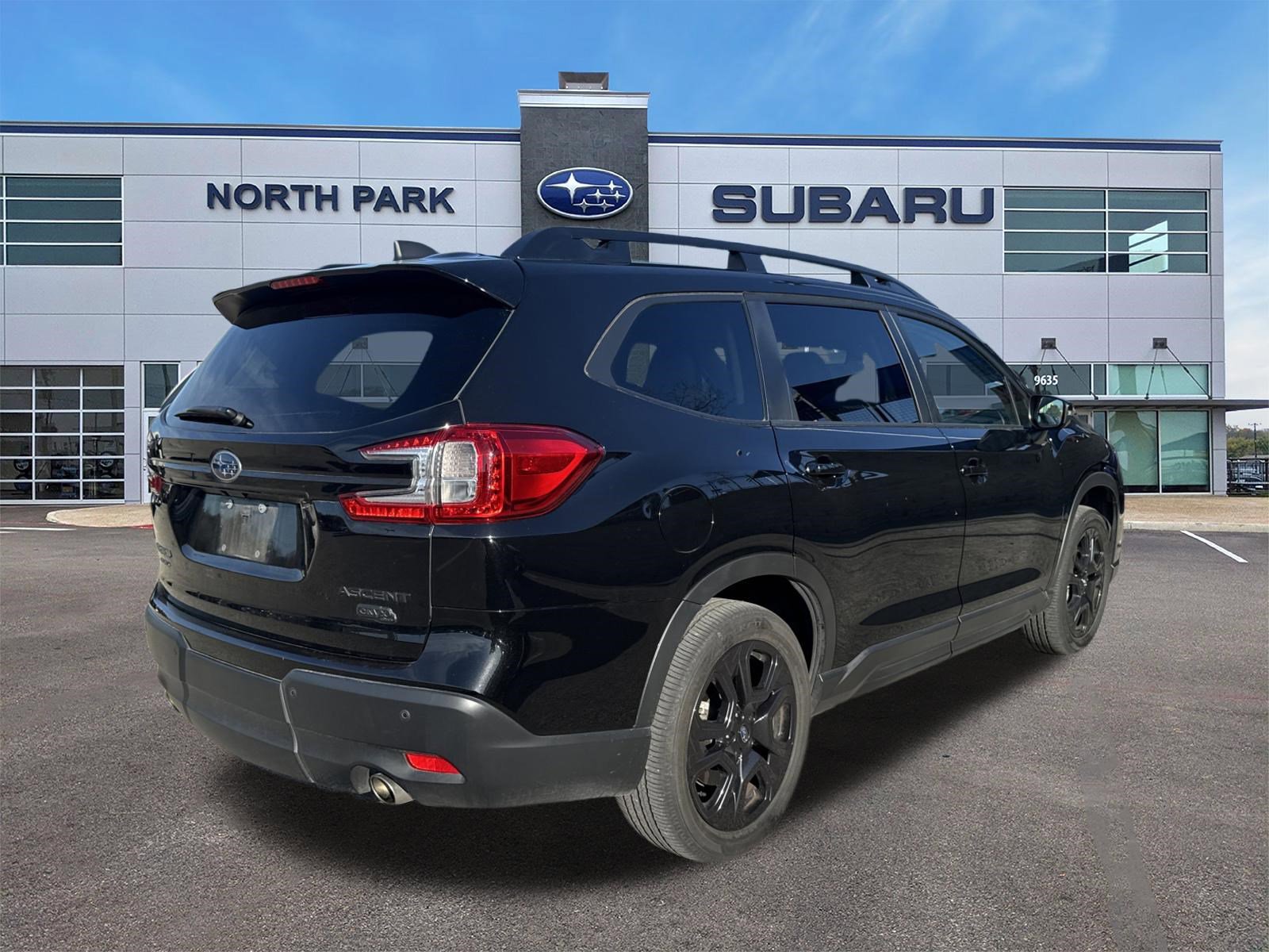 Used 2023 Subaru Ascent Onyx Edition image 3