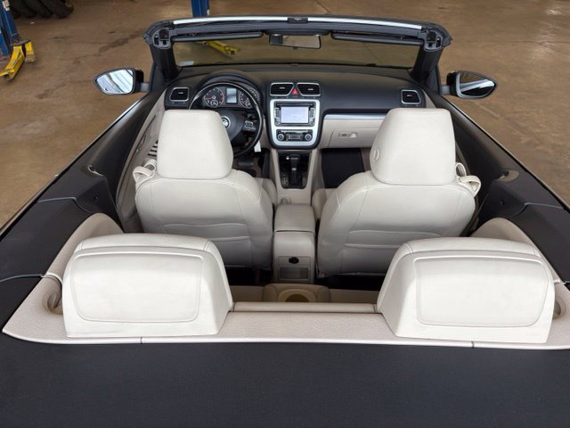 Used 2011 Volkswagen Eos Komfort FWD image 12