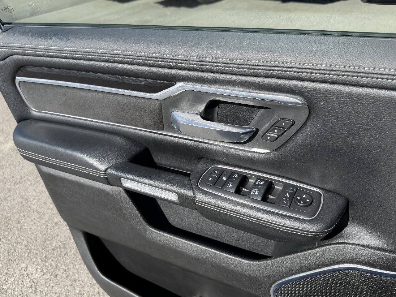 Used 2019 RAM 1500 Laramie w/ Sport Appearance Package AWD/4WD image 12
