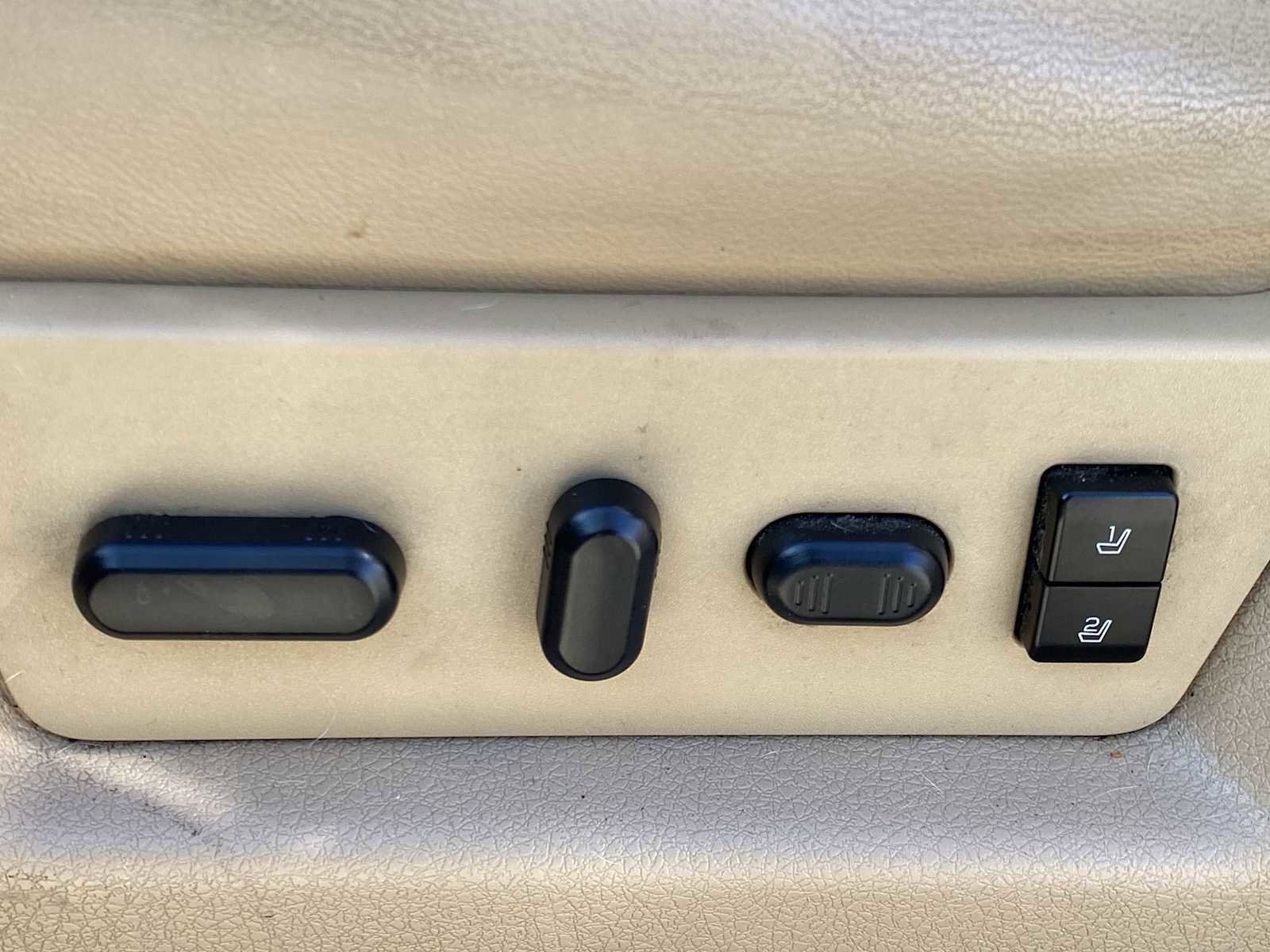 Used 2014 Ford F150 Lariat w/ Lariat Chrome Package AWD/4WD image 21