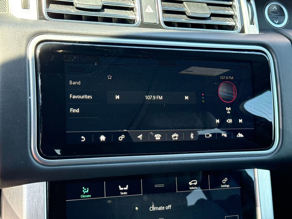Used 2018 Land Rover Range Rover HSE image 12