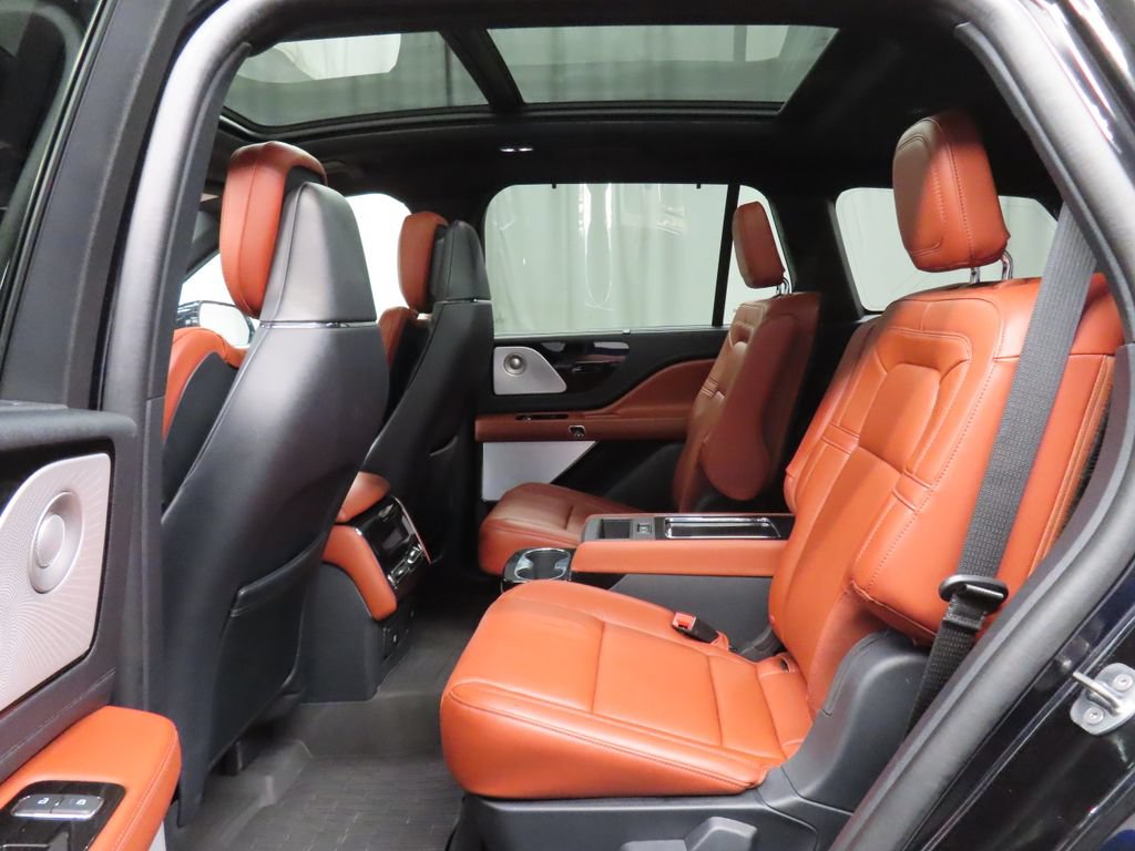 Used 2025 Lincoln Aviator Reserve w/ Equipment Group 201A AWD/4WD image 17