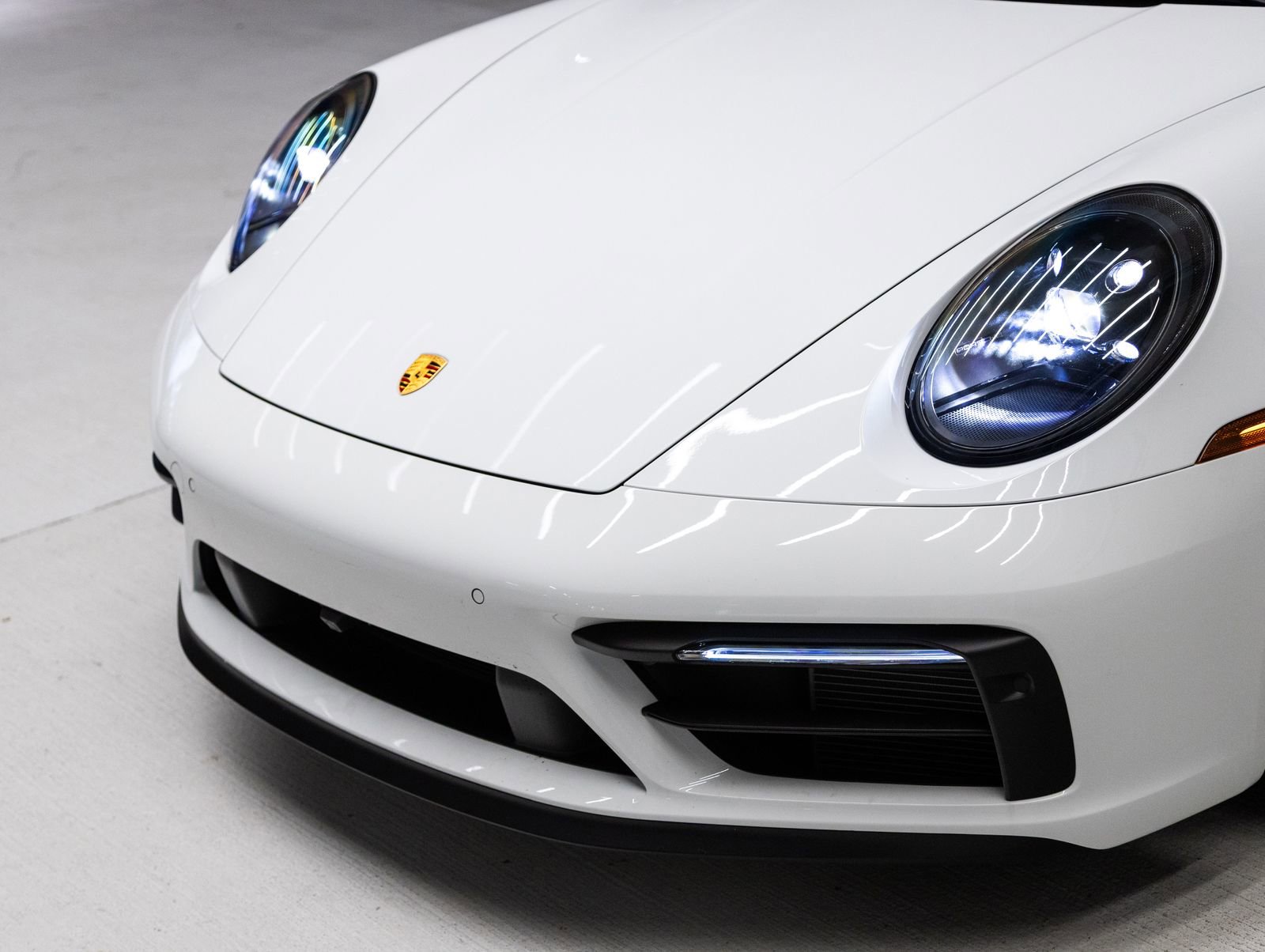 Certified 2024 Porsche 911 Targa 4 GTS w/ Premium Package AWD/4WD image 35