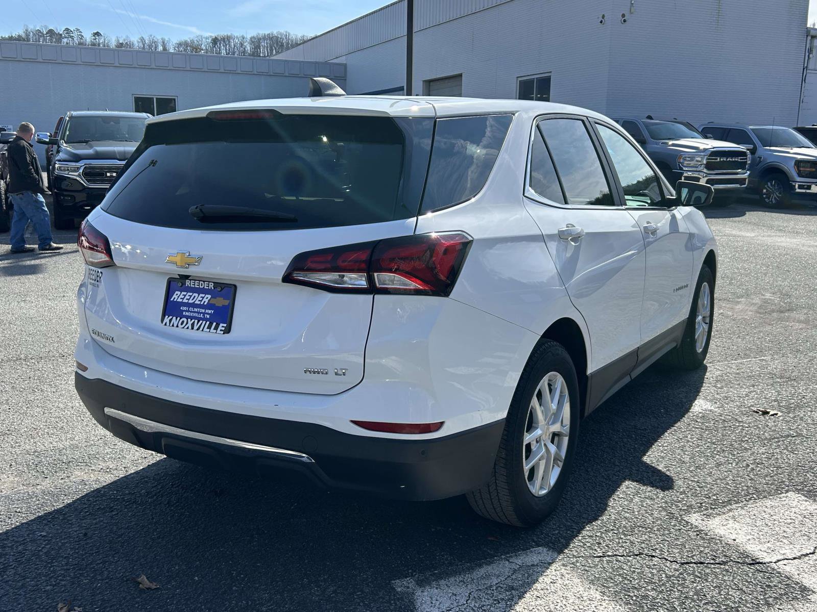 Used 2024 Chevrolet Equinox LT image 3