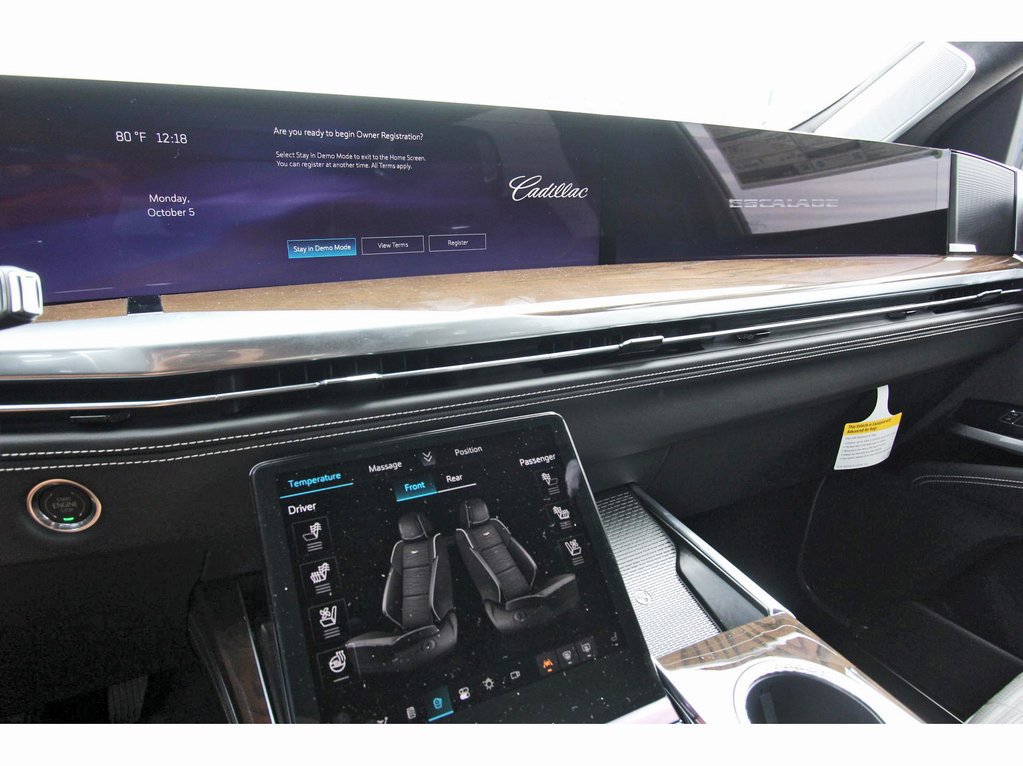 New 2026 Cadillac Escalade Platinum Sport w/ LPO, ONYX Package AWD/4WD image 17