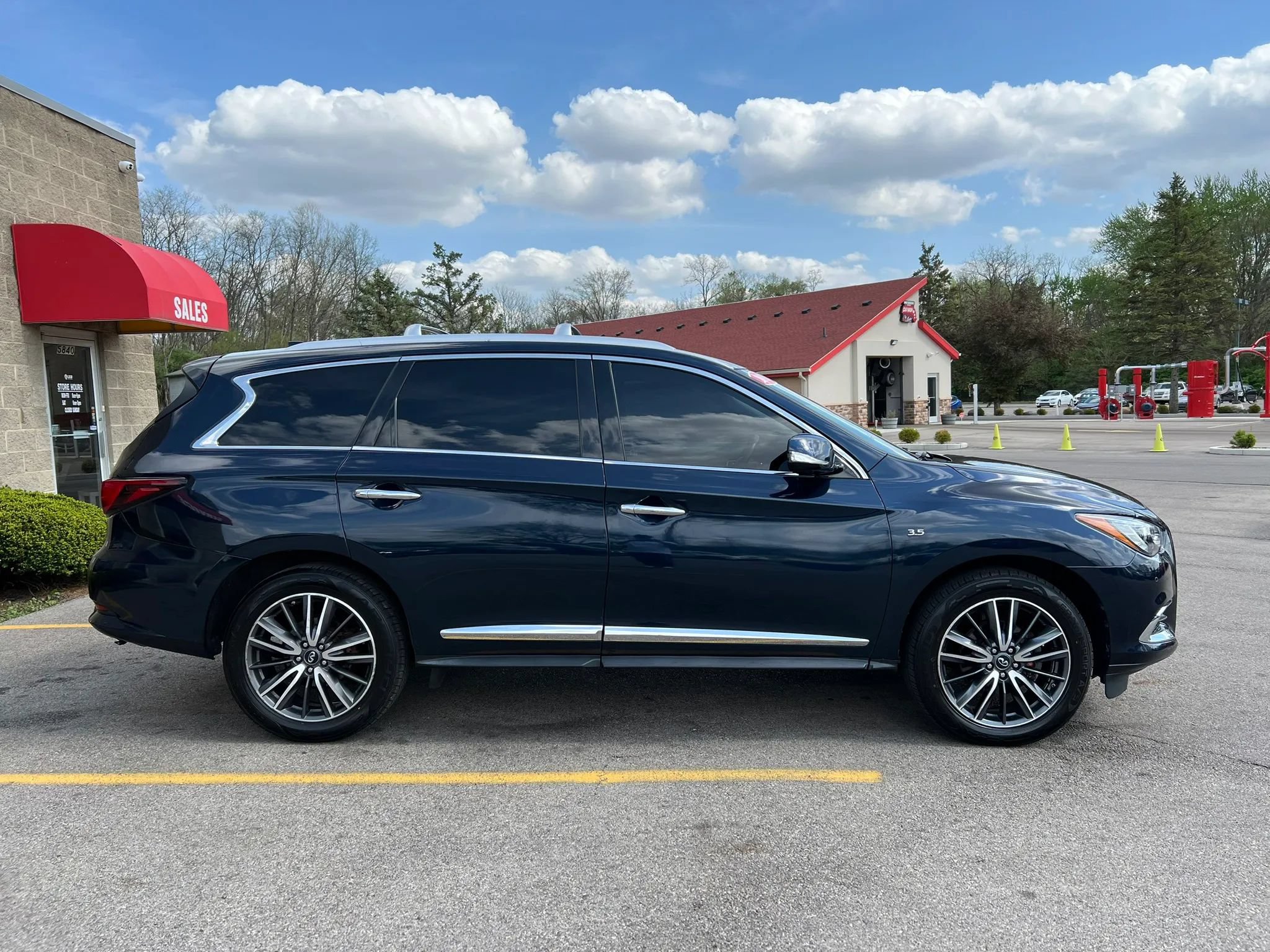 Used 2019 INFINITI QX60 Luxe w/ Sensory Package AWD/4WD image 4
