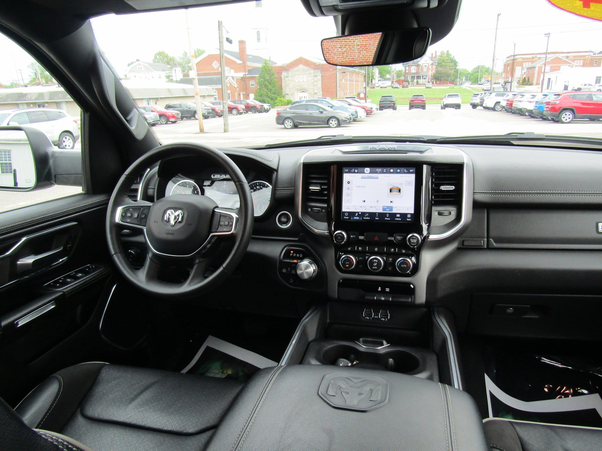 Used 2024 RAM 1500 Laramie AWD/4WD image 19
