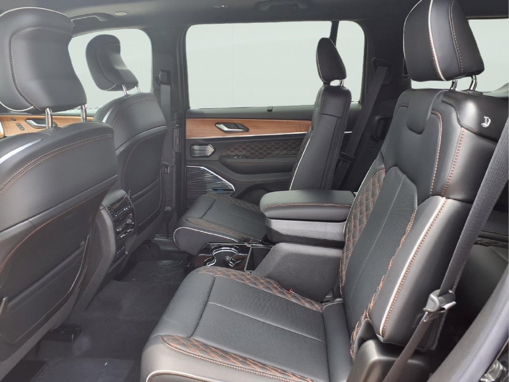 New 2026 Jeep Grand Cherokee L Summit AWD/4WD image 11