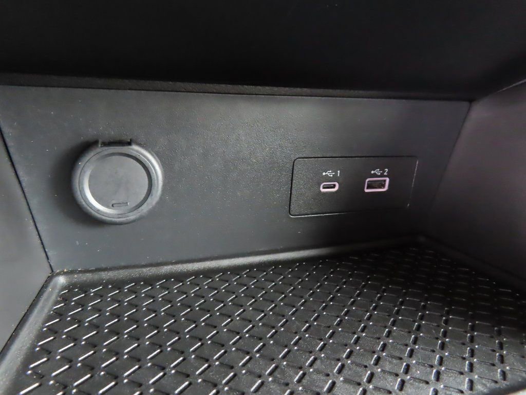 Used 2025 Nissan Pathfinder SV image 9