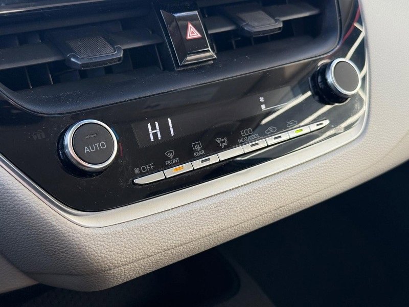 Used 2024 Toyota Corolla LE image 28