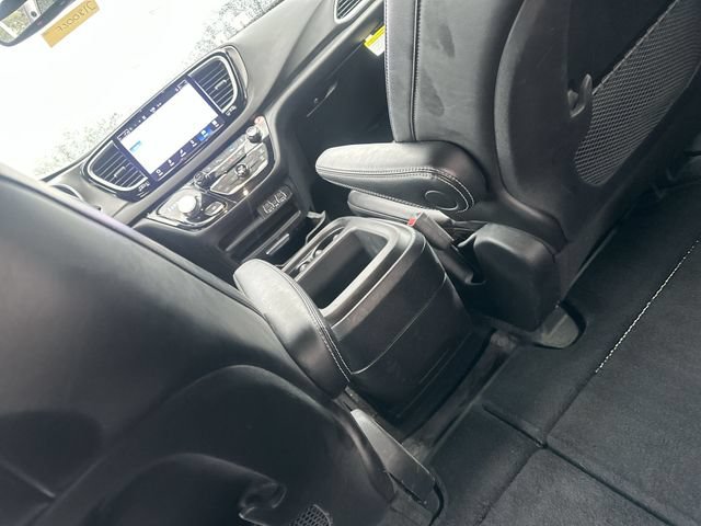 Used 2025 Chrysler Pacifica Select FWD image 22