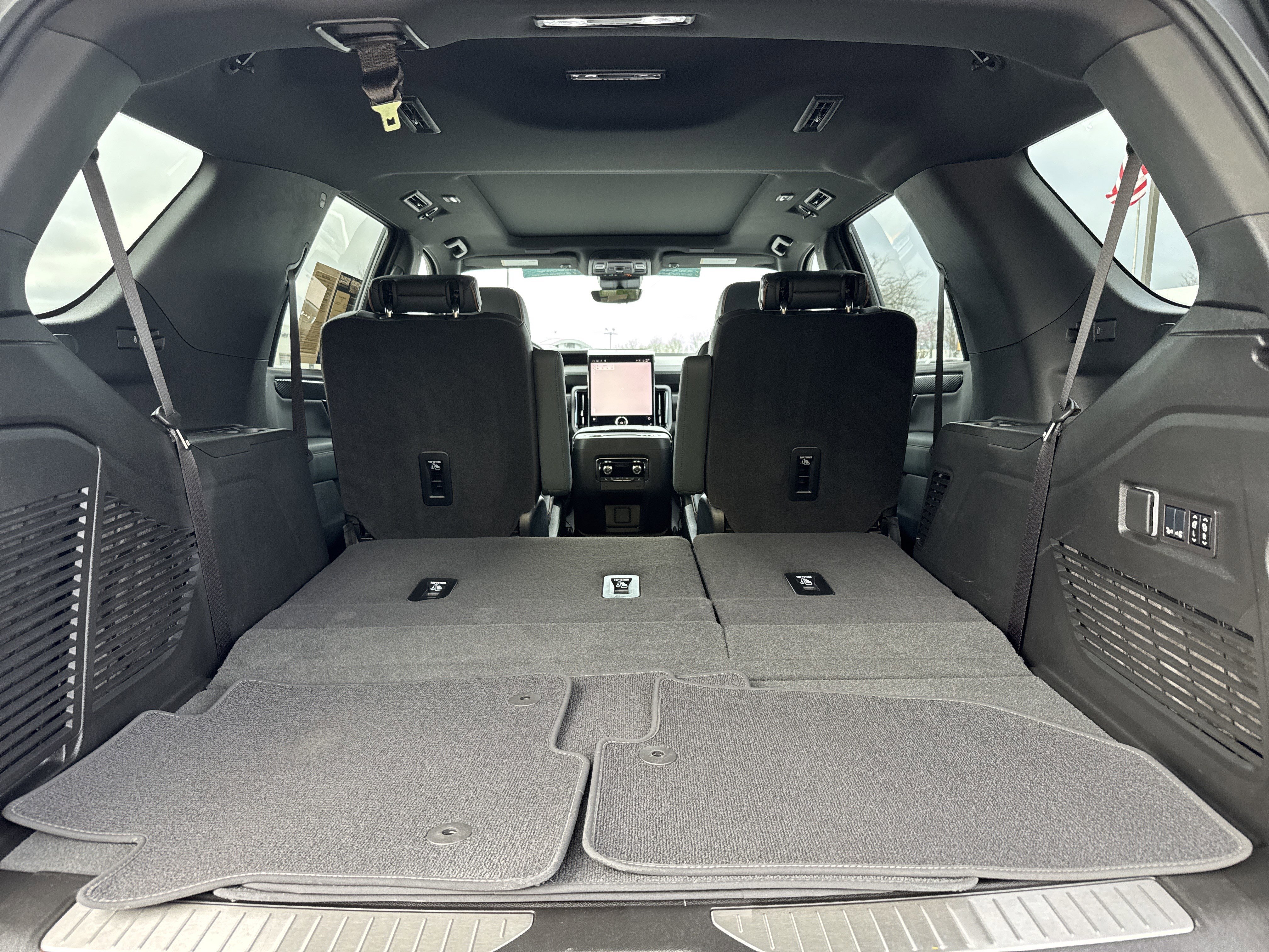 Used 2025 GMC Yukon AT4 w/ AT4 Premium Package image 35