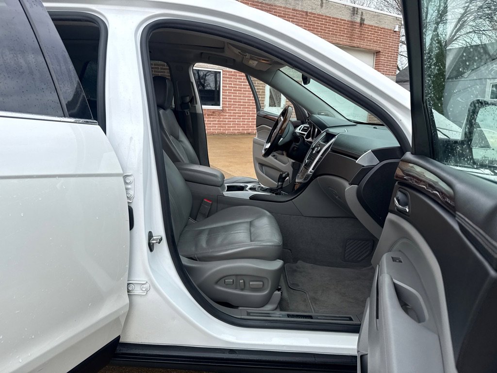 Used 2011 Cadillac SRX Luxury image 11