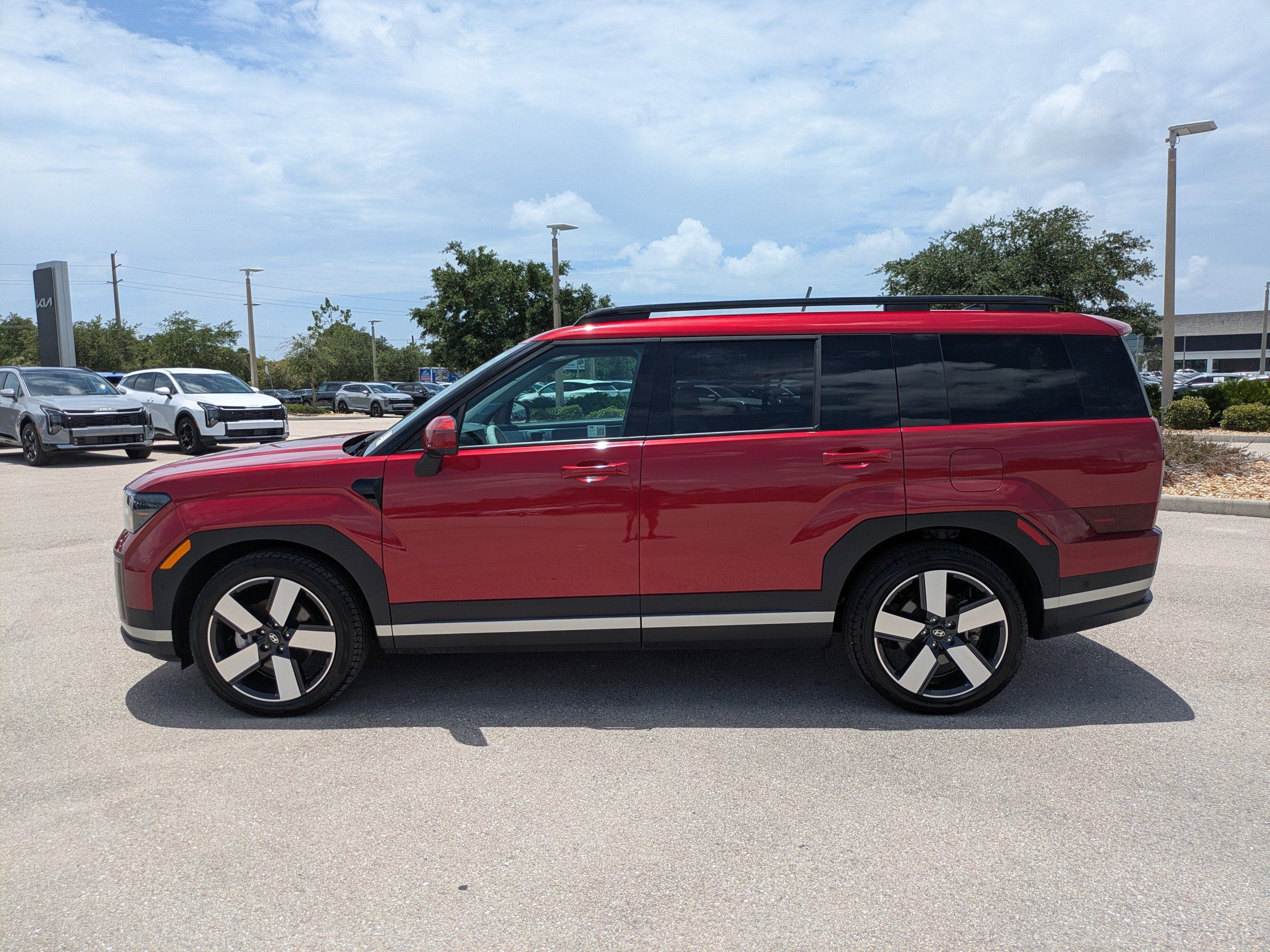 Used 2025 Hyundai Santa Fe Limited FWD image 7