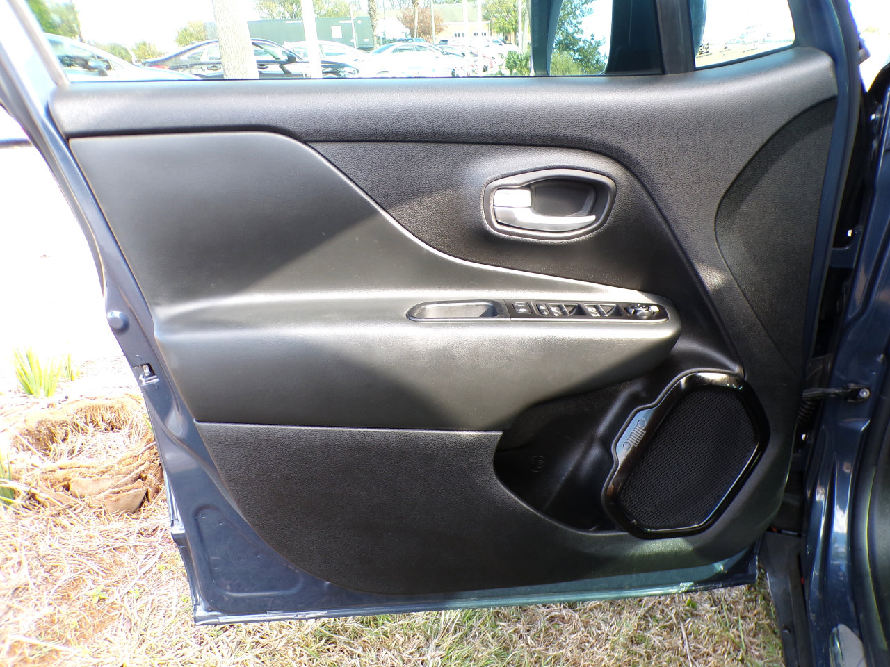 Used 2020 Jeep Renegade Altitude image 33