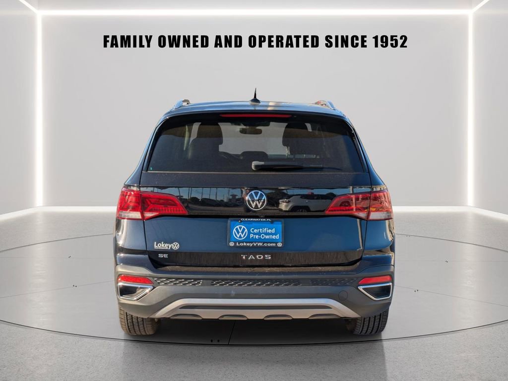 Certified 2023 Volkswagen Taos SE w/ Black Wheel Package FWD image 5