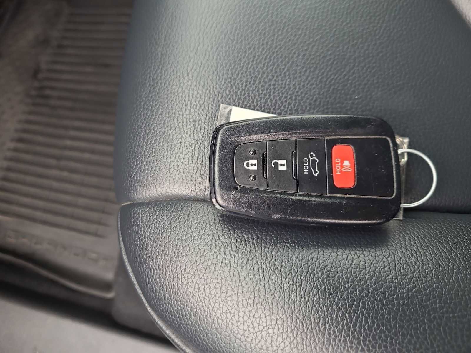 Used 2022 Toyota Highlander XLE image 28