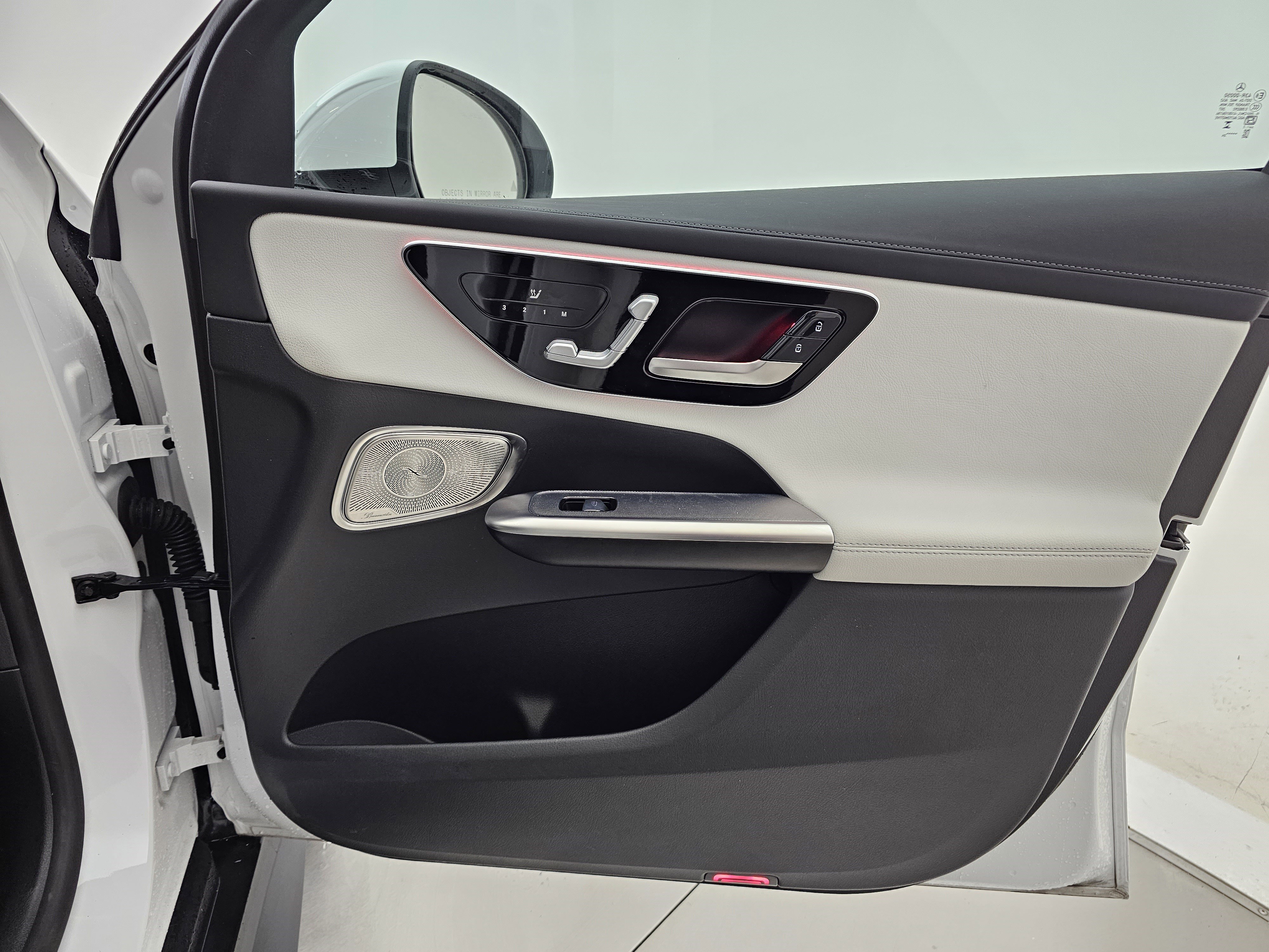 Used 2024 Mercedes-Benz GLC 300 4MATIC image 12