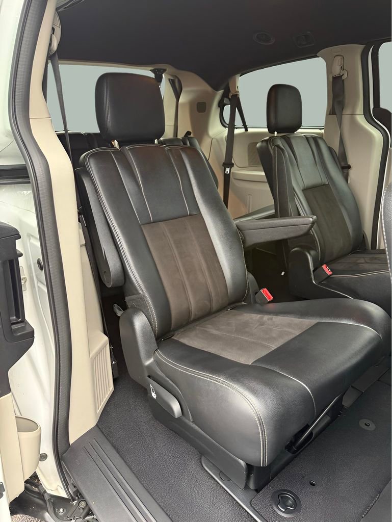 Used 2020 Dodge Grand Caravan SXT FWD image 20