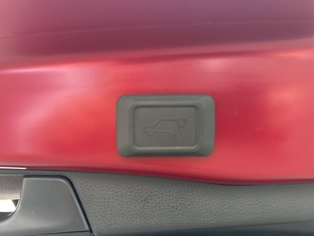 Used 2023 Toyota RAV4 XLE w/ Convenience Package image 7