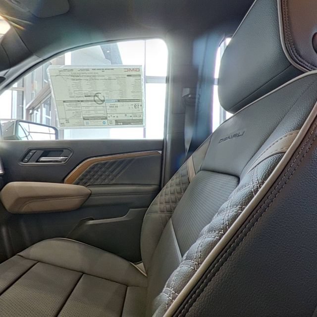 New 2026 GMC Canyon Denali AWD/4WD image 32