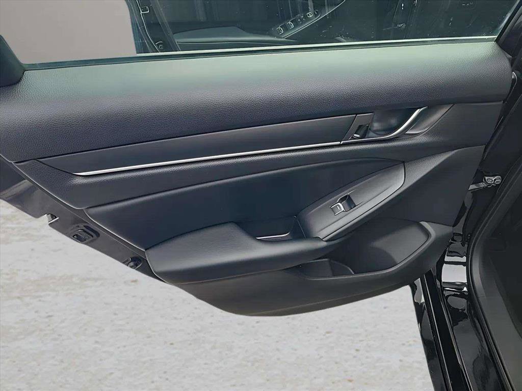 Used 2018 Honda Accord Sport image 21