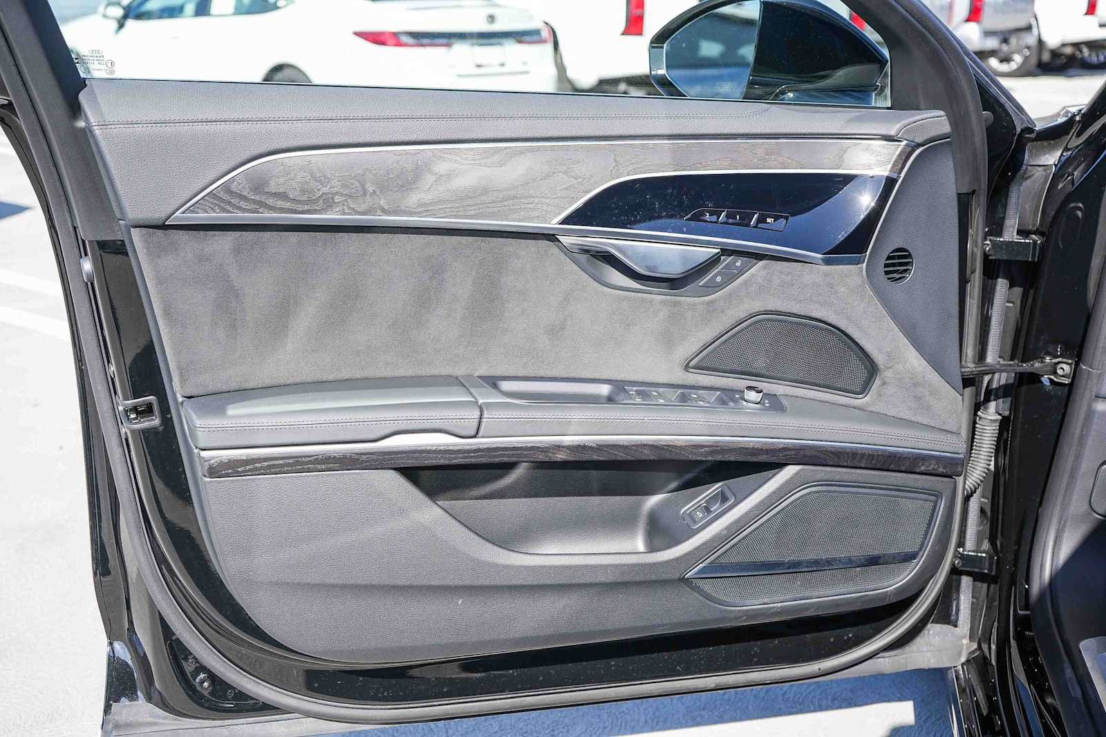 Used 2025 Audi A8 L 3.0T AWD/4WD image 30