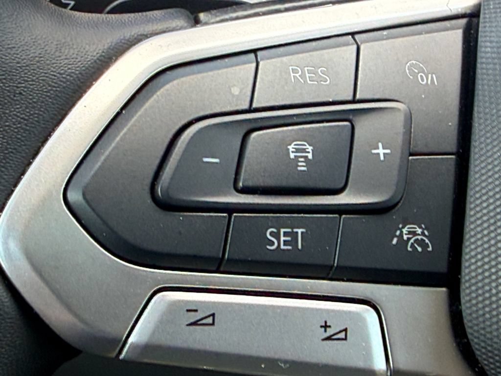 Used 2025 Volkswagen Atlas SEL AWD/4WD image 20