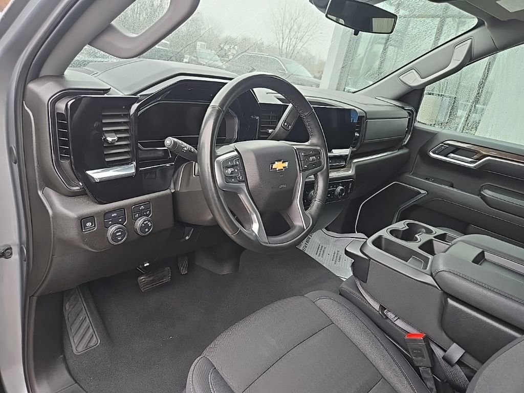 Used 2025 Chevrolet Silverado 1500 LT image 44