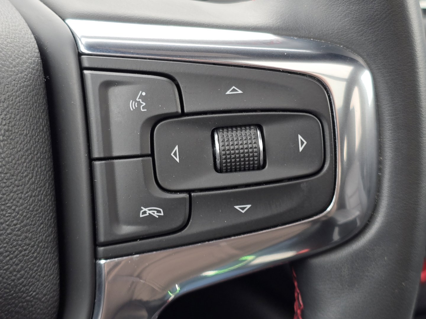 Certified 2023 Chevrolet Blazer RS w/ Driver Confidence II Package image 17