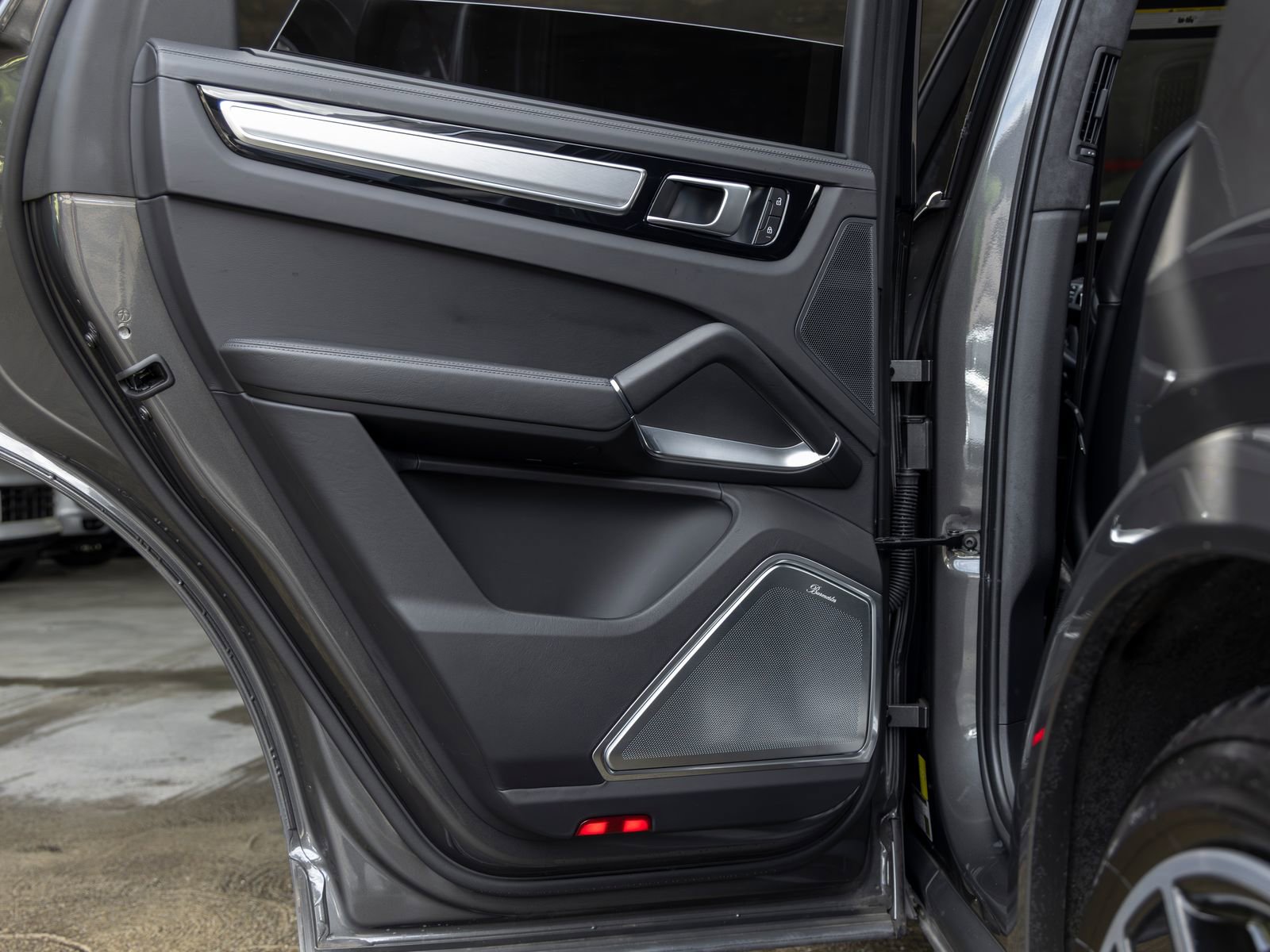 Certified 2023 Porsche Cayenne Turbo AWD/4WD image 43