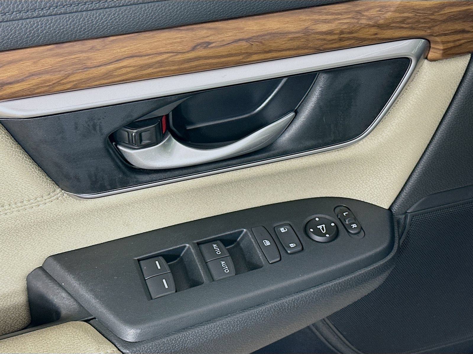 Used 2019 Honda CR-V EX image 16
