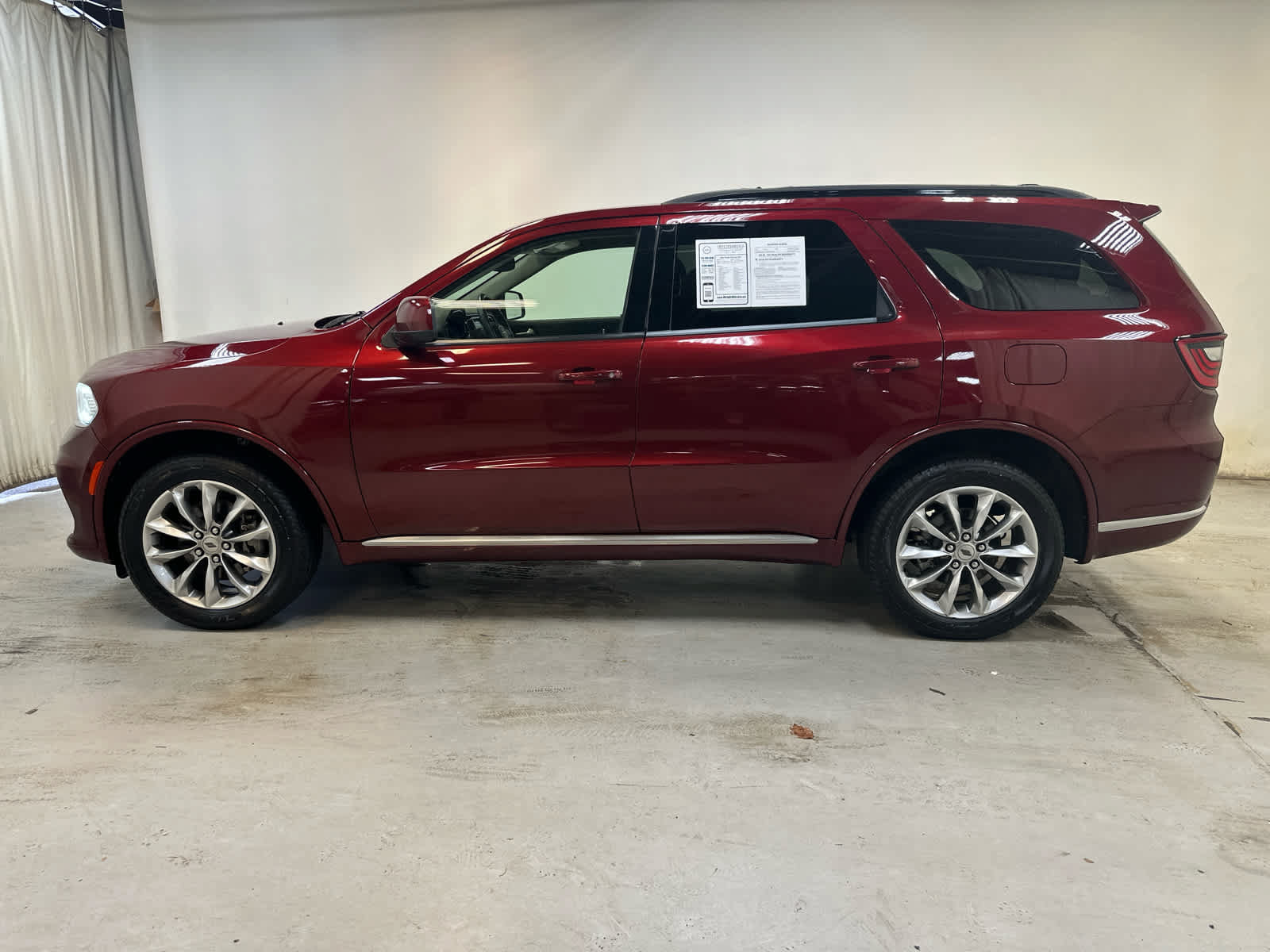 Used 2022 Dodge Durango SXT w/ Anodized Platinum Package AWD/4WD image 11
