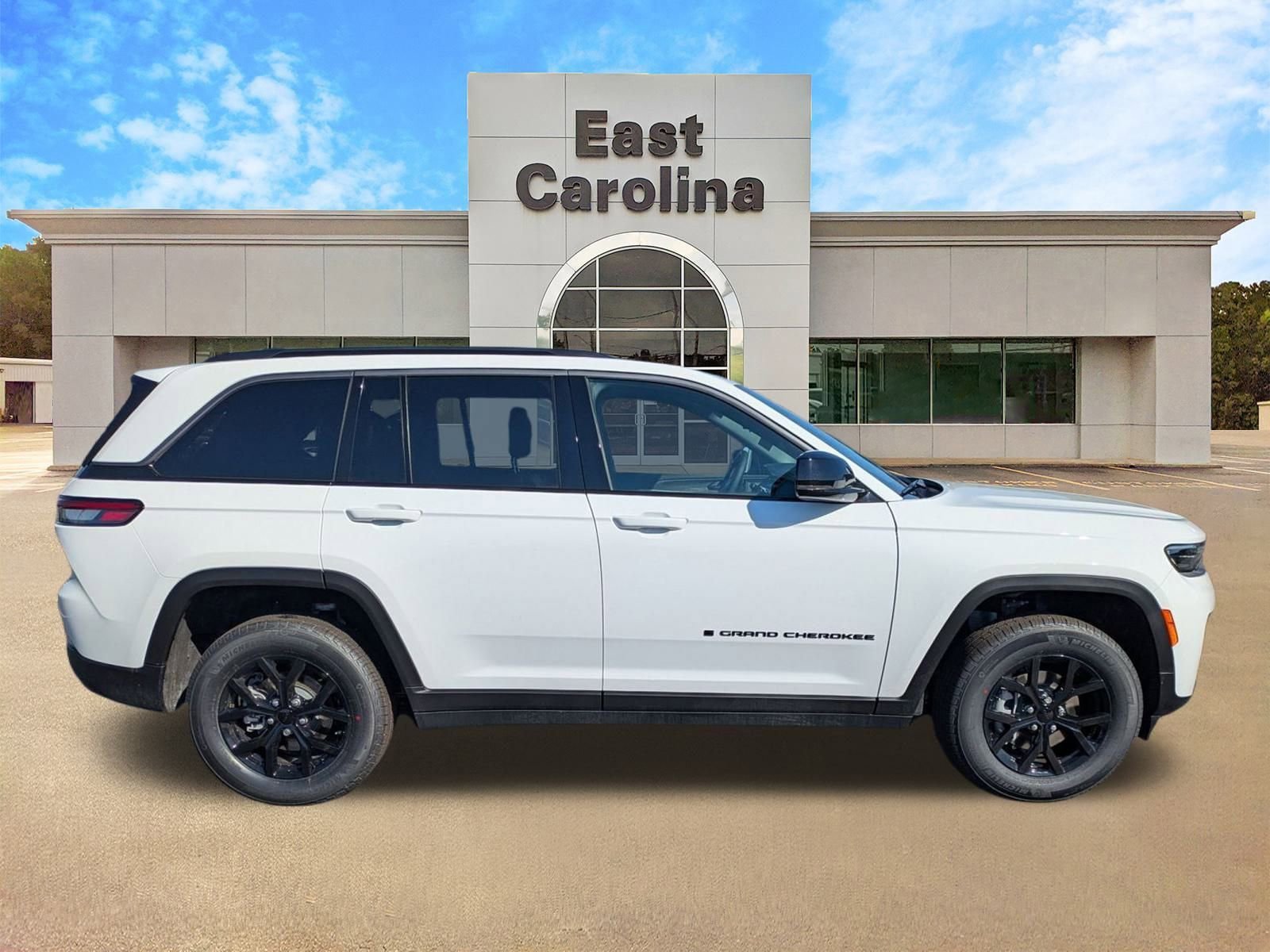 New 2026 Jeep Grand Cherokee Altitude AWD/4WD image 2