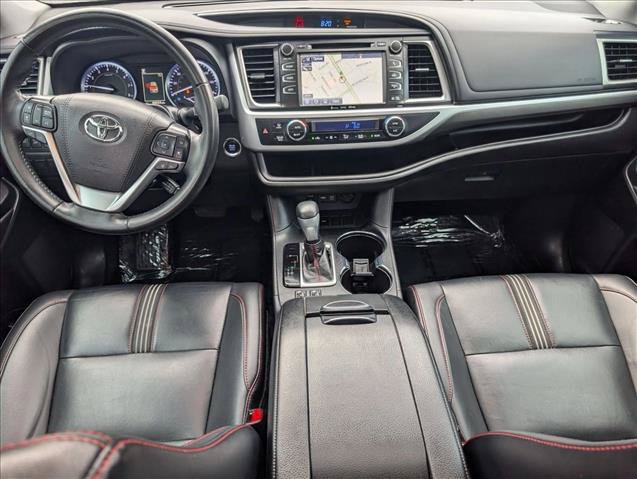 Used 2019 Toyota Highlander SE FWD image 17