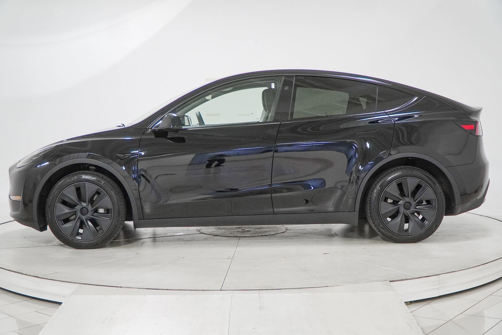 Used 2024 Tesla Model Y Long Range AWD/4WD image 5